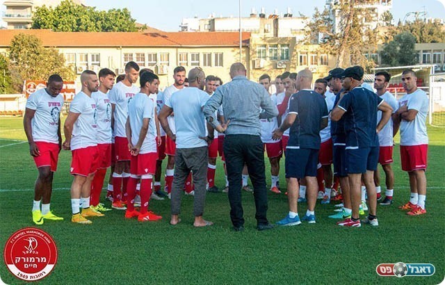 שחקני מרמורק בשיחת הפתיחה (יוסי סוריק)